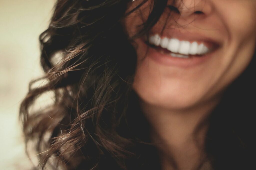 Spune adio petelor negre de pe dinți: Sfaturi pentru un zâmbet sănătos